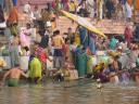 Waschungen am Ganges in Varanasi 2